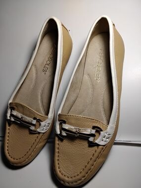 Aerosoles Beige and White Leather Moccasin Flats
